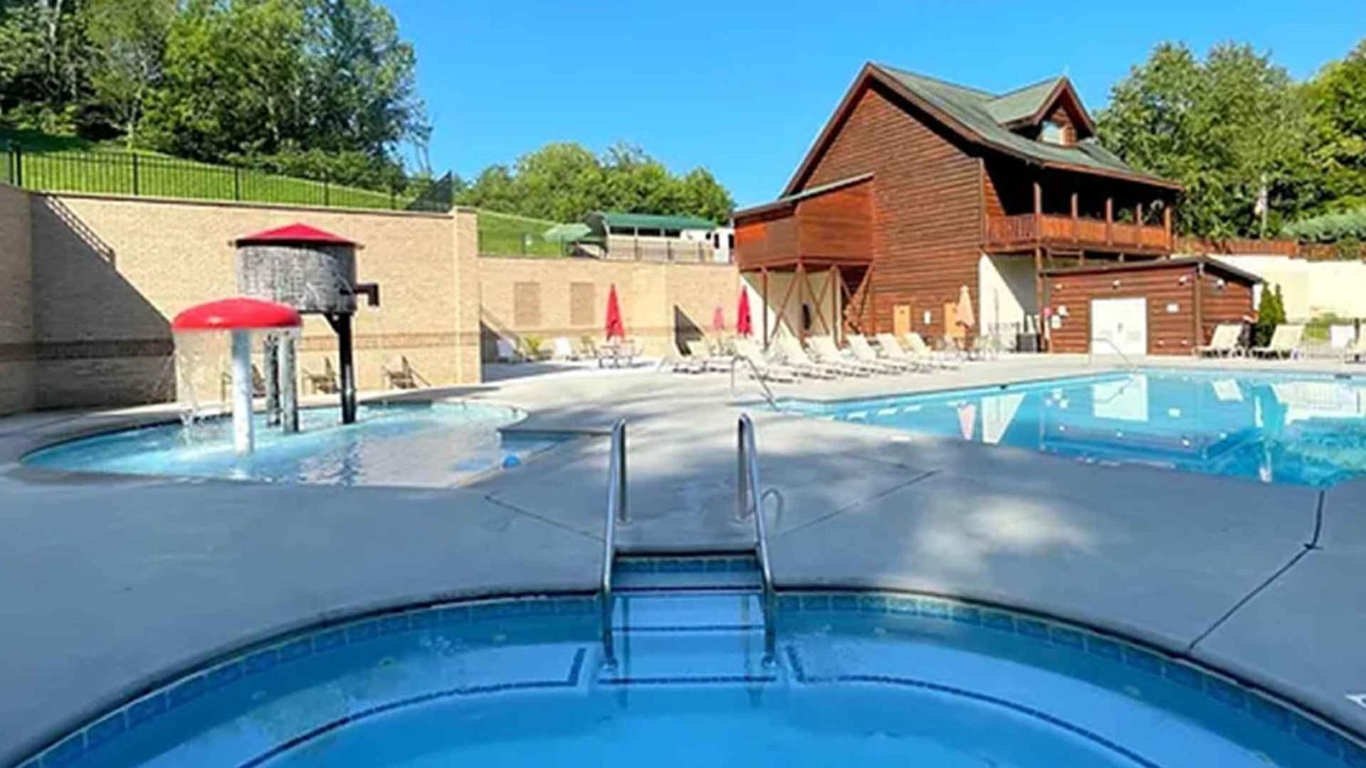 New Majestic 5 Star Amazing View, Pool, Hot Tub! Pigeon Forge Exterior foto